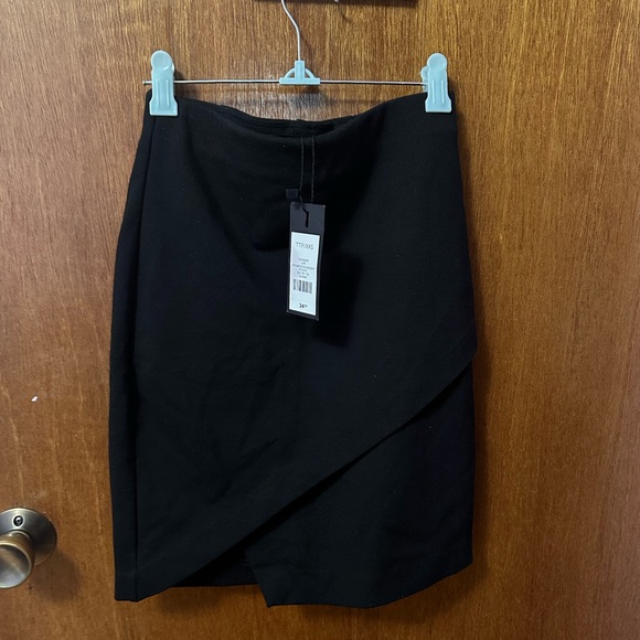 Black skirt with asymmetrical design - Picture 1 of 1